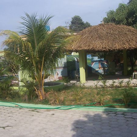 La Cayenna Hotel Et Restaurant Port-au-Prince Exterior foto